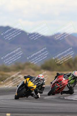 media/Nov-16-2025-Race Pace (Sun) [[8c5fa54630]]/Non Verified Riders (1st 20 Minutes)/5-Turn 15 (110pm)/